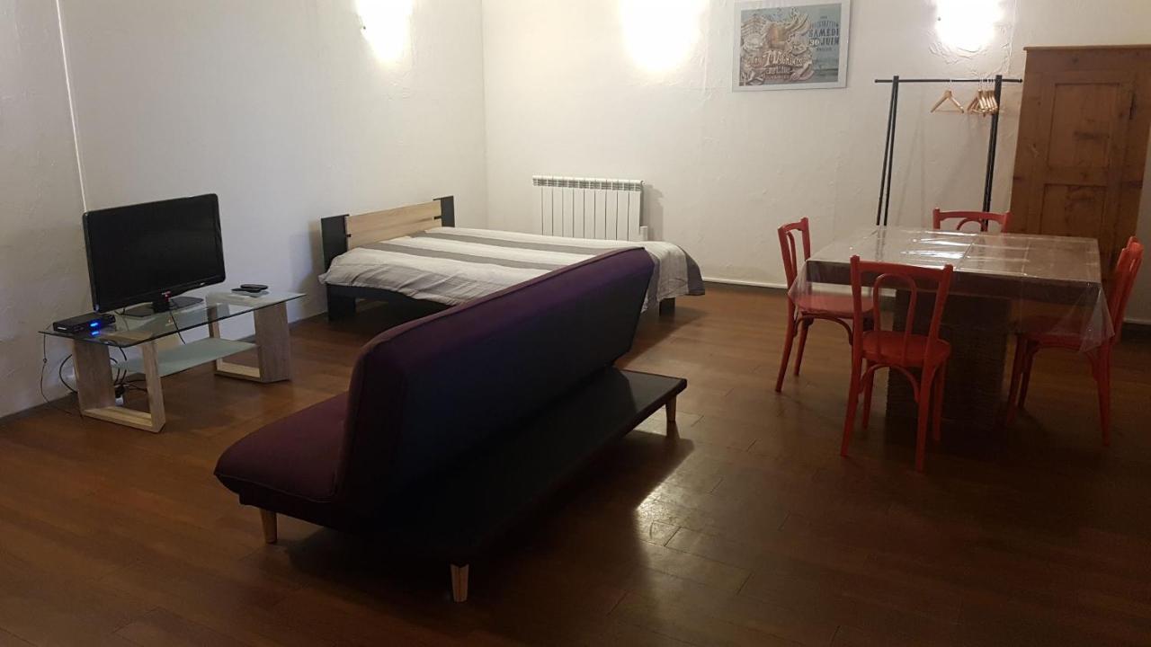 Grand studio et jolies chambres à louer Passins Esterno foto